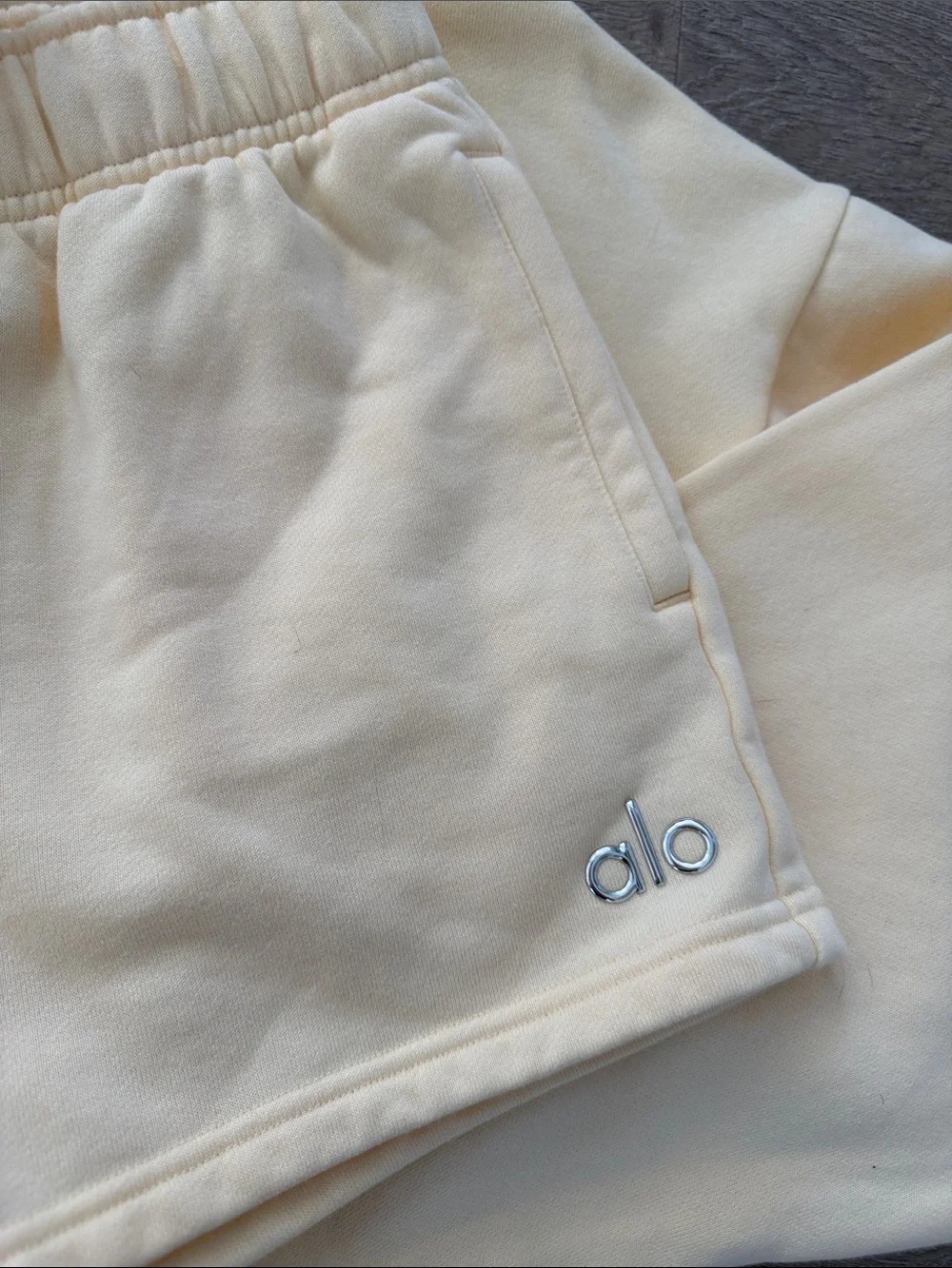 Alo Accolade Candlelight Yellow Set
